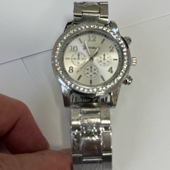 Silver Metal Watch - Picture 14 of 14